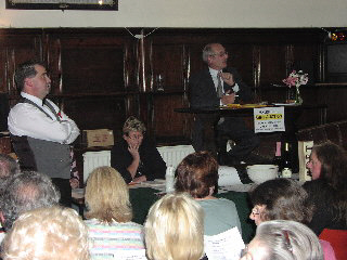 Auctioneer Nick Allsopp  